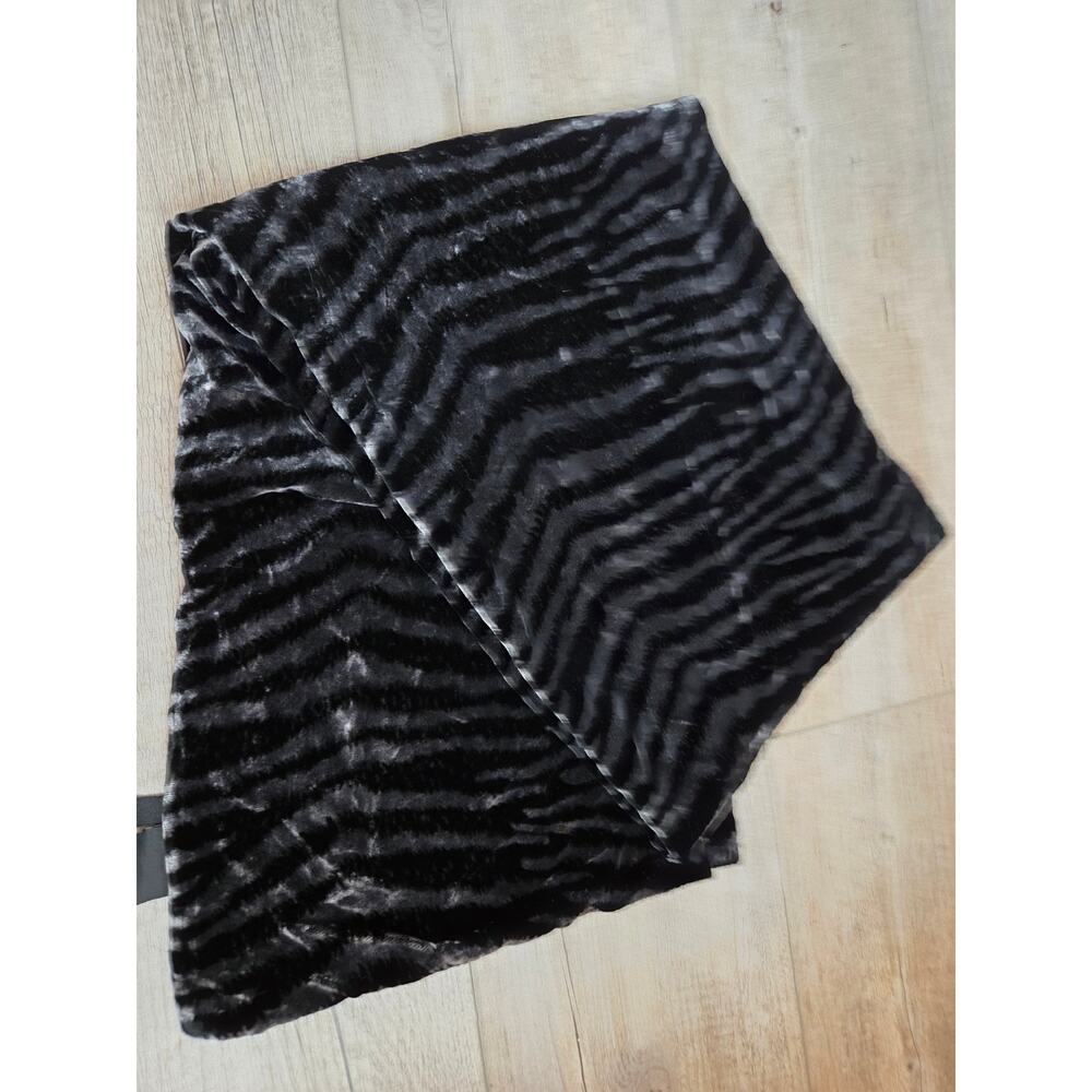 Kenneth Cole Black Velvet Striped‎ Scarf Rayon Silk Blend Women's Accessory